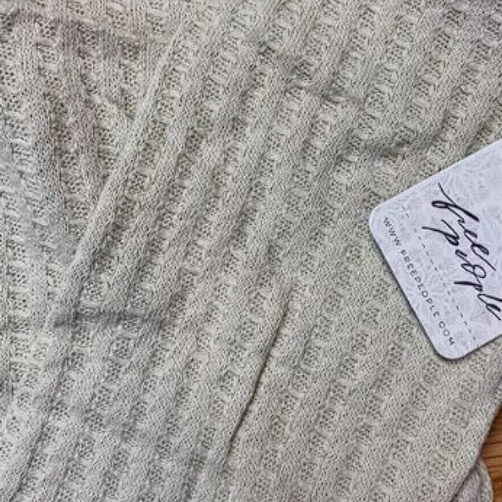 FREE PEOPLE Oversize Thermal Top Women Beige Juicy Split Back Boho Cottage NWT - Picture 4 of 6